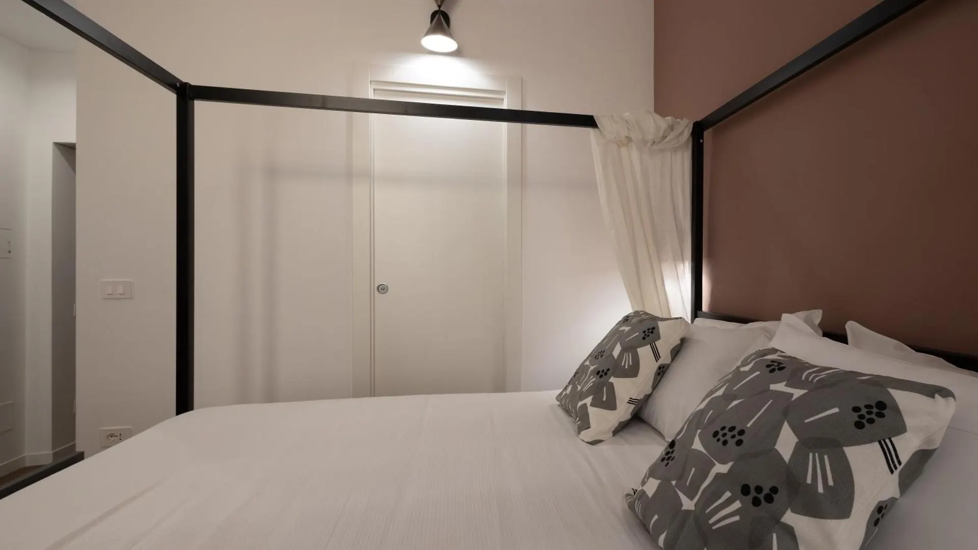 Style & Stone Guest House 로마